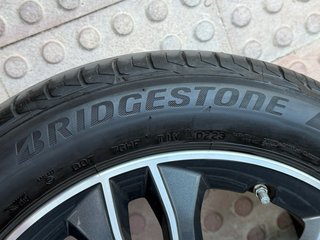 Llantas BMW 17” Originales + Bridgestone 2023