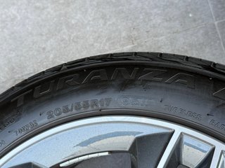 Llantas BMW 17” Originales + Bridgestone 2023