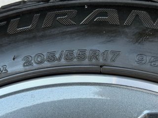 Llantas BMW 17” Originales + Bridgestone 2023
