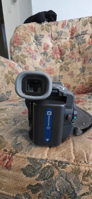 Sony Handycam DCR-TRV12E