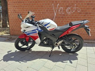 Honda CBR 125R 2016 Roja y Blanca