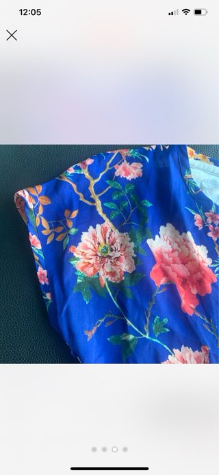 T-shirt floral Promod azul e rosa