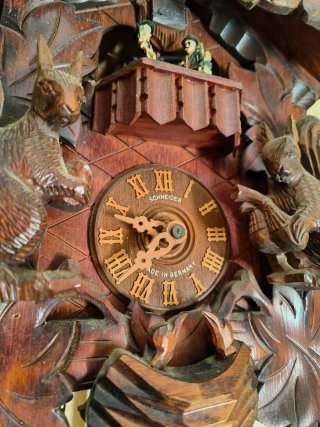 Reloj de cuco Schneider tallado