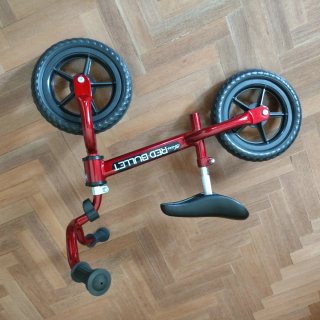 Bicicleta infantil sin pedales roja