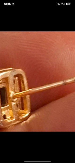 Pendientes chapados en oro con esmeralda