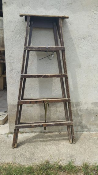 Escalera de campo de madera
