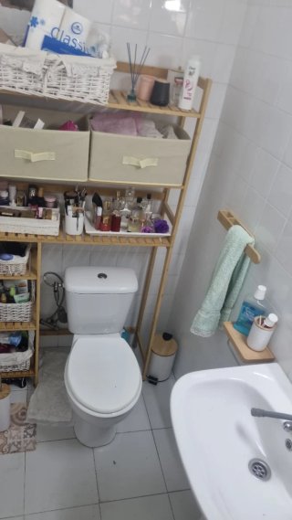 Se alquila local adaptado para vivir S/ducha.