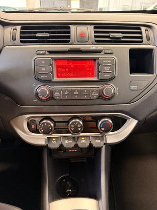 Kia Rio 1.2 CVVT 85cv Concept