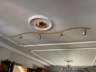 Lámpara de salón dorada