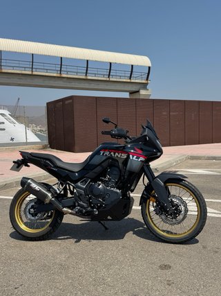 Honda Transalp 750 Negra