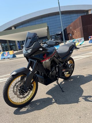 Honda Transalp 750 Negra
