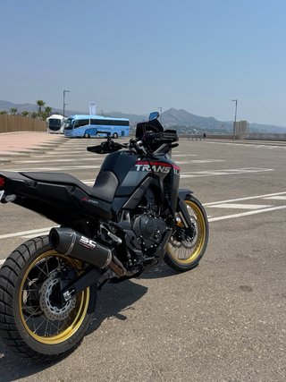 Honda Transalp 750 Negra