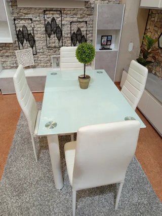 Mesa Cristal + 4 Sillas Metálicas
