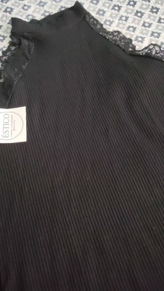 Camiseta tirantes encaje negra