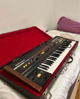 Roland Juno-60 con flight case