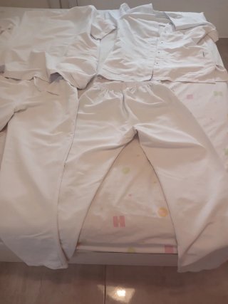 Uniformes blancos