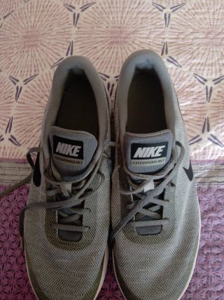 Zapatillas Nike Grises Casi Nuevas