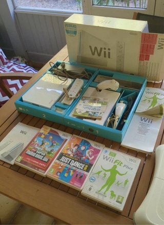 Nintendo Wii con caja y accesorios