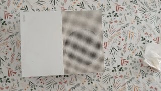 Xbox One S 1TB + Mando exclusivo + 5 Juegos
