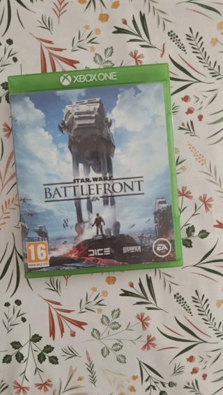 Xbox One S 1TB + Mando exclusivo + 5 Juegos