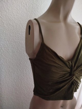 Top verde oliva anudado talla M Bershka
