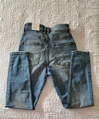 Vaquero Zara niño T.36 sin estrenar