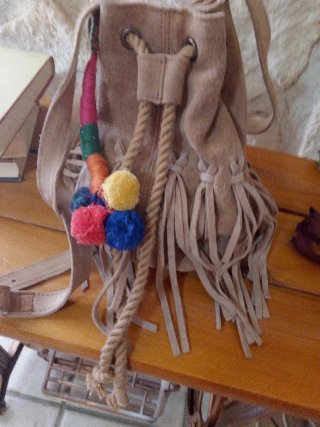 Bolso Zara flecos y pompones