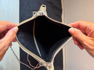 Bolso Zadig & Voltaire con cadenas beige y rosa
