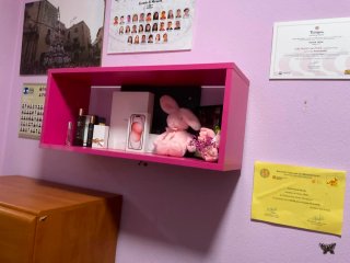 Escritorio juvenil con cajones rosa y negro