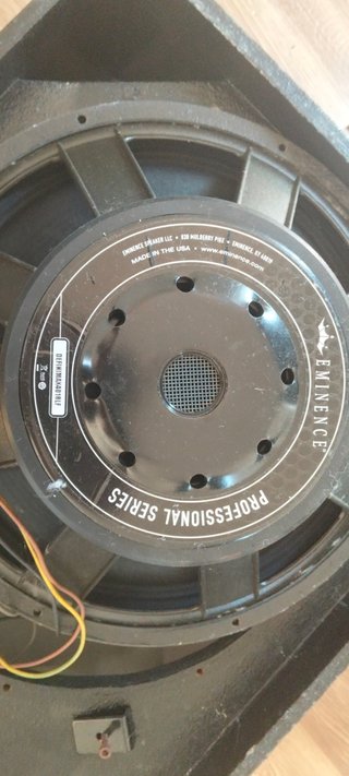 Sistema de altavoces profesionales con componentes