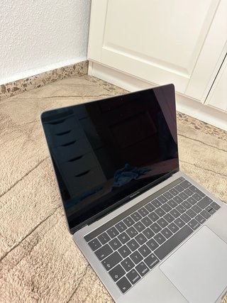 MacBook Pro 13" (2017) – 4 Puertos. 167 ciclos
