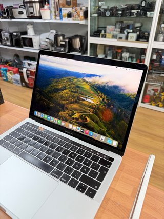 MacBook Pro 2018 13” i5 8GB RAM 256GB SSD