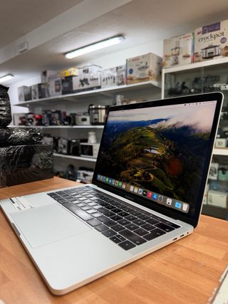 MacBook Pro 2018 13” i5 8GB RAM 256GB SSD