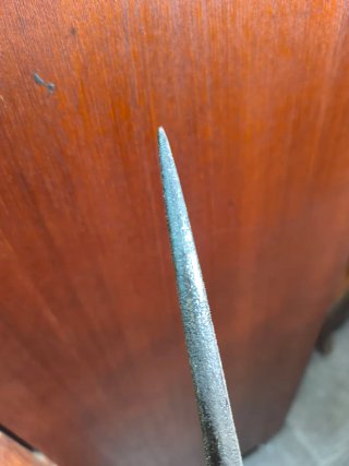 Espada. pez espada con peana metálica