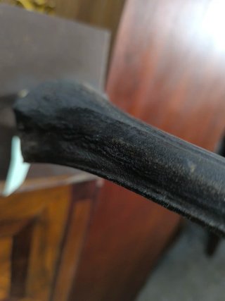 Espada. pez espada con peana metálica