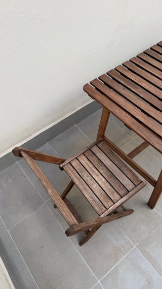 (URGE) Mesa y 2 sillas de jardín de madera