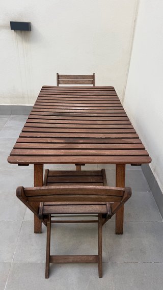 (URGE) Mesa y 2 sillas de jardín de madera