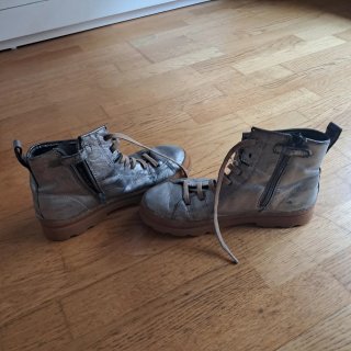 Botas Camper plateadas niña talla 38
