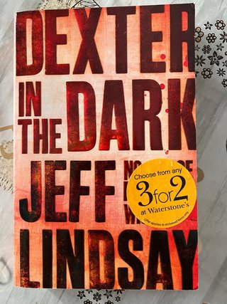 Dexter in the Dark (libro en ingles)