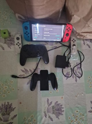 Nintendo Switch OLED Azul/Rojo Seminueva