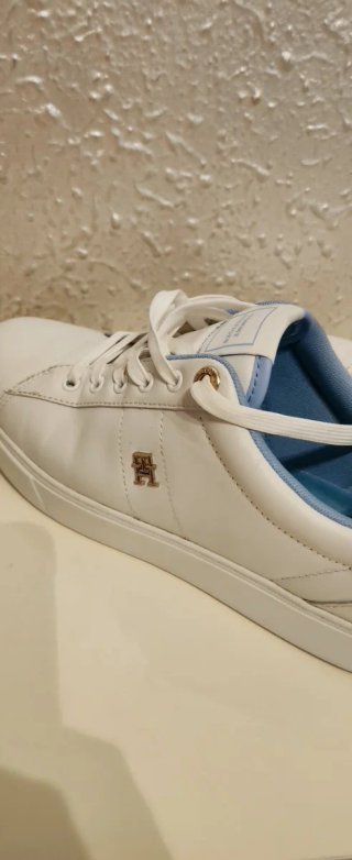 Zapatillas Blancas y Azules