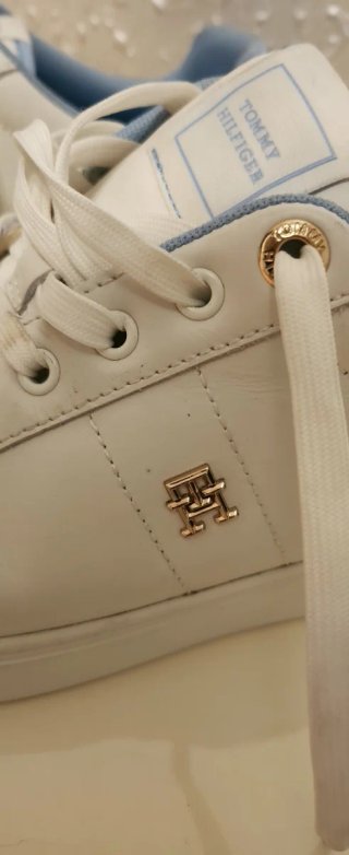 Zapatillas Blancas y Azules