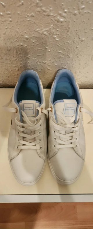 Zapatillas Blancas y Azules