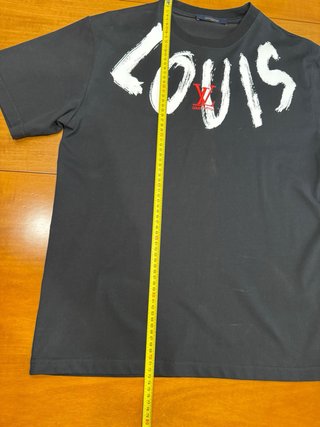 T-shirt Louis Vuitton ricamata nera e rossa