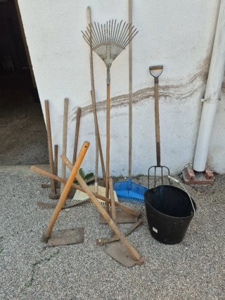 Herramientas de jardinería varias