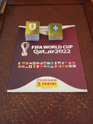 Álbum Panini Qatar 2022 + 200 cromos diferentes...