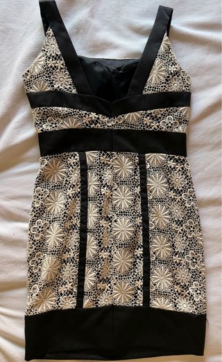 Vestido midi Alba Conde beige y negro