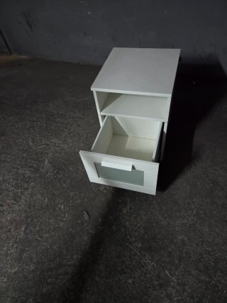 Mueble auxiliar blanco con cajón Ikea