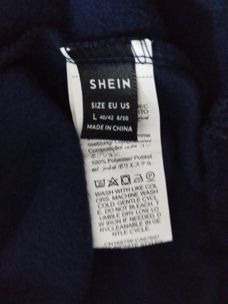 Sudadera azul marino con mensaje. Nueva.
