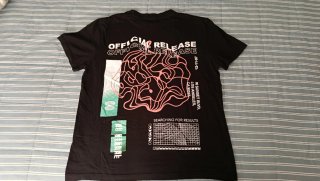 Camiseta negra estampada talla S